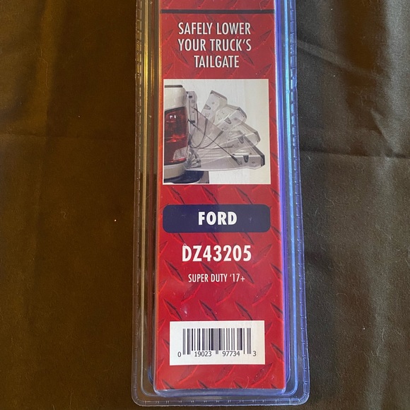 DeeZee Tailgate Assist - FORD - Picture 2 of 3
